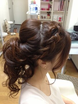 パシャ(Pasha) 編み込み ふんわりカールアップ