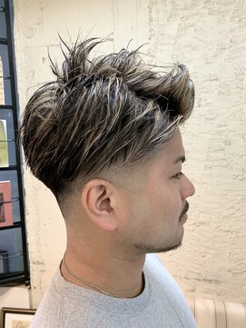 ペネロープ(Penelope) シルバーアッシュ×ツーブロックフェードスタイル　担当 RYO