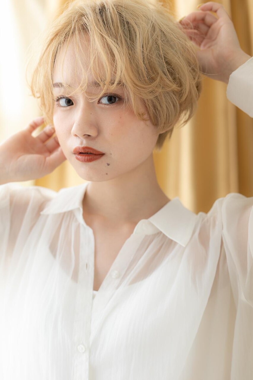 金髪ハイトーンカラーくせ毛ショートボブTb1志木20代30代40代