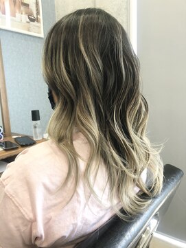 ミニィバイミラーズ(Miniy by Miroirs) コントラストバレイヤージュ