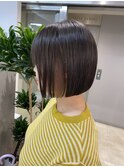 前下がり　インナーカラー　平行ボブ　グレージュ　縮毛矯正