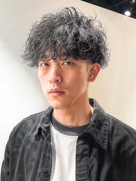 ユニル(Unille) 泉駅/メンズ/MEN’S/ニュアンスパーマ/センターパート/学割U24