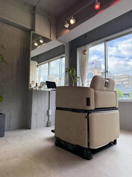 アット(at)の写真/半個室も完備！落ち着いた大人の贅沢空間で、髪の悩みを解決し、理想のスタイルを叶えます◎