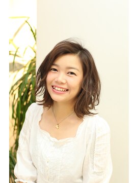 グリーンズ(Greens) ラフさが可愛い♪ミディアムウェーブボブ/アースカラー