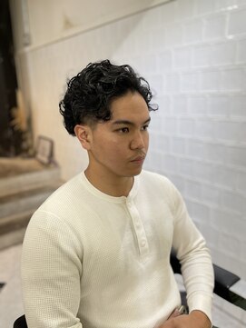 メリケンバーバーショップ フクオカ(MERICAN BARBERSHOP FUK) かき上げヘアショートレイアーくせ毛風パーマコンマヘアS104
