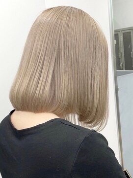 ウィコ 新宿(WICO) ホワイトミルクティー[新宿駅/ホワイトグレージュ/ネビージュ/