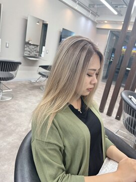 エミーバイモアムー(Emmie byMoremuu) 【埼玉ブリーチの神様】シャドウルーツバレイヤージュ