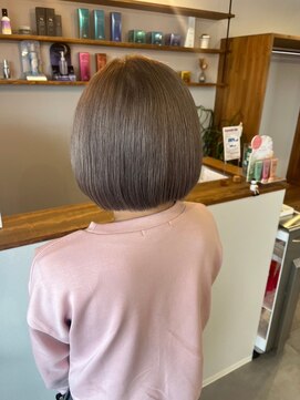 ビーグレイス 美濃加茂店(be Grace) アッシュグレージュ×20代コンパクトショートボブ