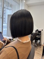 ジエクト ヴィシア(The Ect VIXIA)&nbsp;まとまるボブ　縮毛　ブルージュ　黒髪　ブルー　丸みボブ