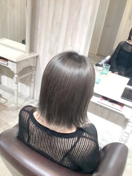 アトリエキー(atelier Kii) 切っぱなしボブ　グレージュ