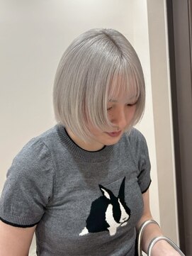 ユウル 横浜(juhl.) アッシュブロンドホワイトシルバーブリーチダブルカラーレイヤー
