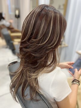 リアンバイアリュール(Lian by Allure) レイヤーカットバタフライカットハッシュカット髪質改善ブリーチ