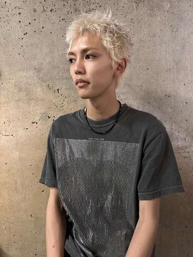 アールサロンサカエ(Rr SALON SAKAE) スパイキーショート×ホワイトブロンド