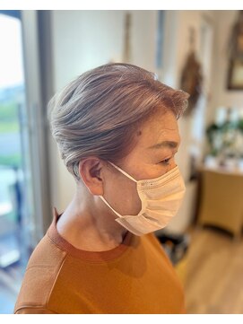 バンビ ヘアーメイク(Bambi hair make) 白髪を楽しむカラー