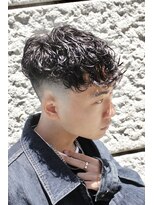 フランクスバーバー アンド ビアークラブ(FRANK'S BARBER and BEER CLUB) ツーブロック波巻きスペインカールスキンフェード