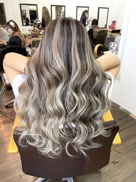 ユートピア(U topia) 秋/バレイヤージュ/シルバーカラー/ホワイトブリーチ