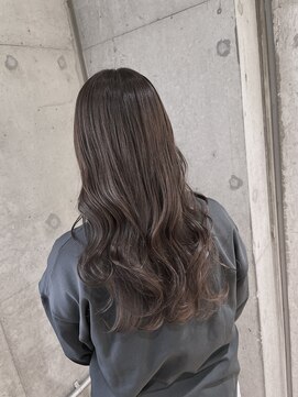 リビンバイアフロート(Livin by afloat) 巻き髪ロングレイヤー くすみベージュ おおたかの森