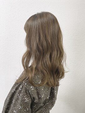 ジェナ(Jena) ミディアムレイヤー×アッシュグレー