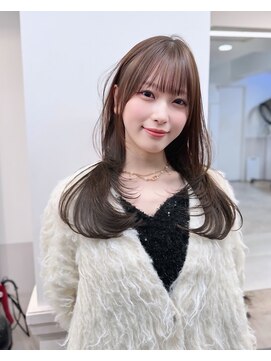 カシュカシュ 表参道(cache cache) 薄め前髪顔まわりレイヤーシースルーぱっつん前髪おくれ毛