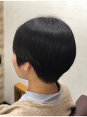 ショートボブ/センターパート/ツヤ髪/グラデーション/イヤリング
