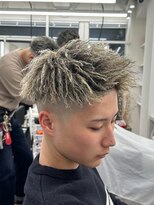 ルースト 心斎橋店(ROOST) 刈り上げセンターパート/波巻きツイストスパイラル/大阪