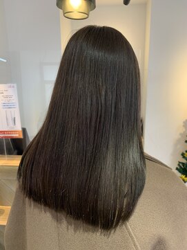 イーラ(era) 《era》暗めグレージュ　艶ツヤストレート　透明感　みわ