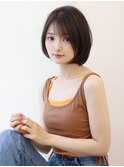 【ひし形30代40代グレージュカラー斜めバングショートボブ】