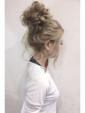 ビゼ 梅田(BIZE) ～お団子×ハイシルバーアッシュ～