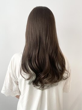 シェリッシュ ノース(Sheriche North) インナーカラー×ホワイトシルバー【ブリーチ2回】