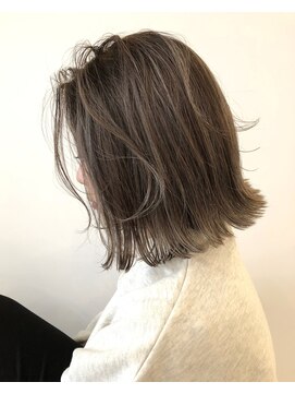 ヲタク(wotaku.) グレージュカラーブリーチカラーダブルカラー切りっぱなしボブ