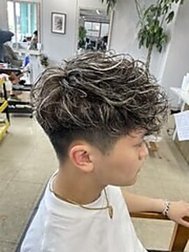 ブルーオーシャン 大牟田店(BlueOcean) スペインカールツーブロック20代