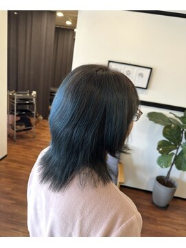 スリーバイザサロン(THREE by the salon) ブルーウルフ