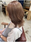ピンクベージュ