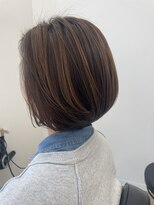 シキ サカイテン(SHIKI) ふんわり春のショートボブ