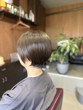 アオイ(Aoi) 頭皮から整う、大人のショート×極上ヘッドスパ