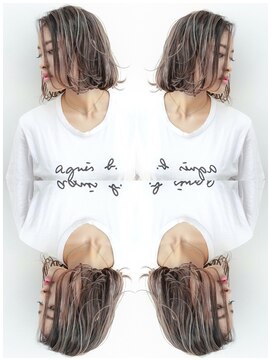 トルネード(TORNADO) 外国人風ボブ ハイライトグラデーション グレージュ　外ハネ