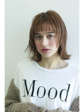 クラン(clan) clan　ふんわりミディ　重軽ウェーブ　アッシュカラー