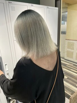 サラジュ 梅田店(SARAJU) saraju ヒラノ　ホワイトカラー