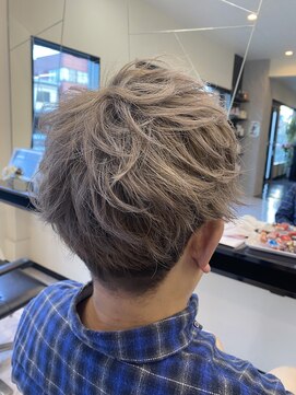 レヴィア(Revia) マッシュスタイル　ミルクティー　ベージュ系カラー