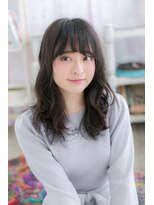 ミック ヘアアンドメイク アップ 駒込店(miq Hair&Make up)&nbsp;グレイアッシュ大人かわいいフェザーバングくせ毛風ロングb1