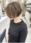 大人ナチュラルハイライトベージュカラー前下がりショートボブ