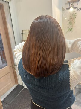 ロッカ(ROCCA) 透明感ブラウン×ストレートミディ