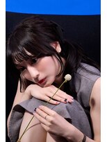 アンアタッシュ(UNE ATTACHE)&nbsp;Midnight Contrastモードとフェミニン。 顔周りのレイヤーが私