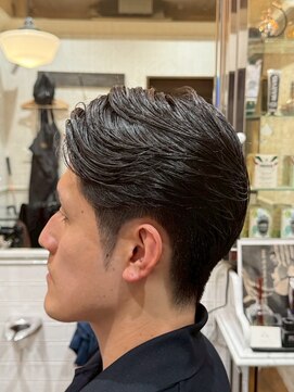 ルドローブラントオオサカ(LUDLOW BLUNT Osaka) 【LUDLOW BLUNT】テーパーフェードカット バーバーヘア