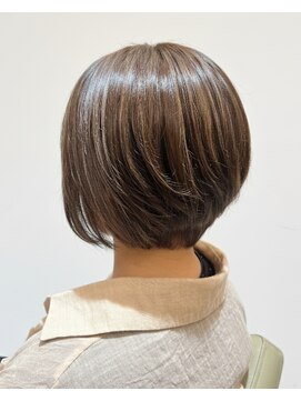 ヘアメイク アリエス 岩切店(HAIR MAKE aries) ツヤ感と立体感が魅力!白髪ぼかしハイライトのレイヤーボブ