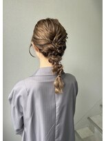 プタリ(putari)&nbsp;お呼ばれヘア　あみおろし