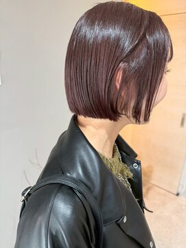 クイ(quii) ぱつっとボブ×ボルドーカラー～ナチュラルな中にトレンドを