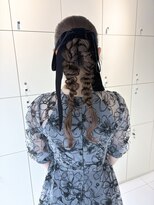 サンバレー(SUNVALLEY)&nbsp;ロングで作る！結婚式お呼ばれツインアレンジ～ベロアリボン～