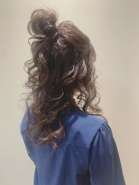 美容室 アイディー i-dee ゆるふわハーフアップ