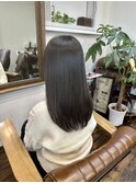 ナチュラルなストレート　うる艶レイヤースタイル